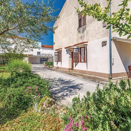 Cozy Apartment In Fazana With Kitchen Exterior foto