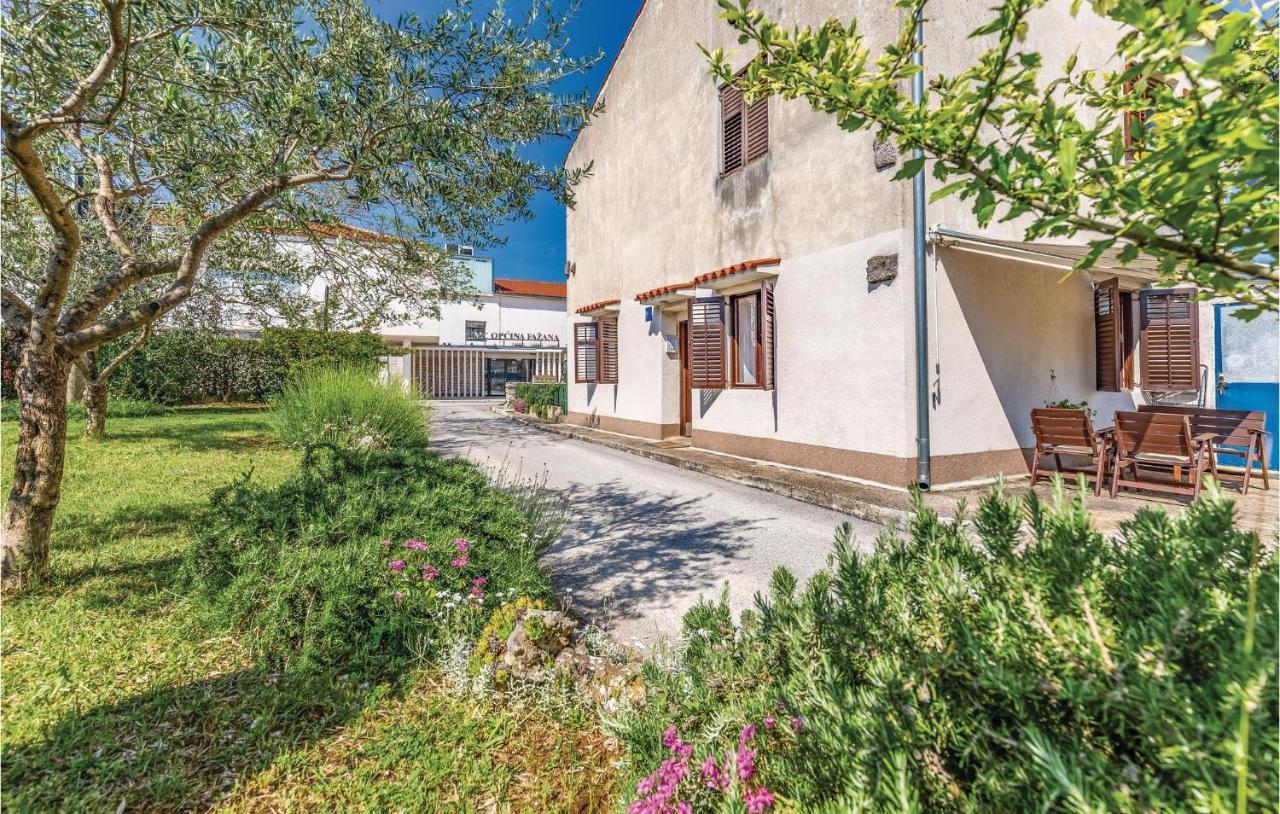 Cozy Apartment In Fazana With Kitchen Exterior foto