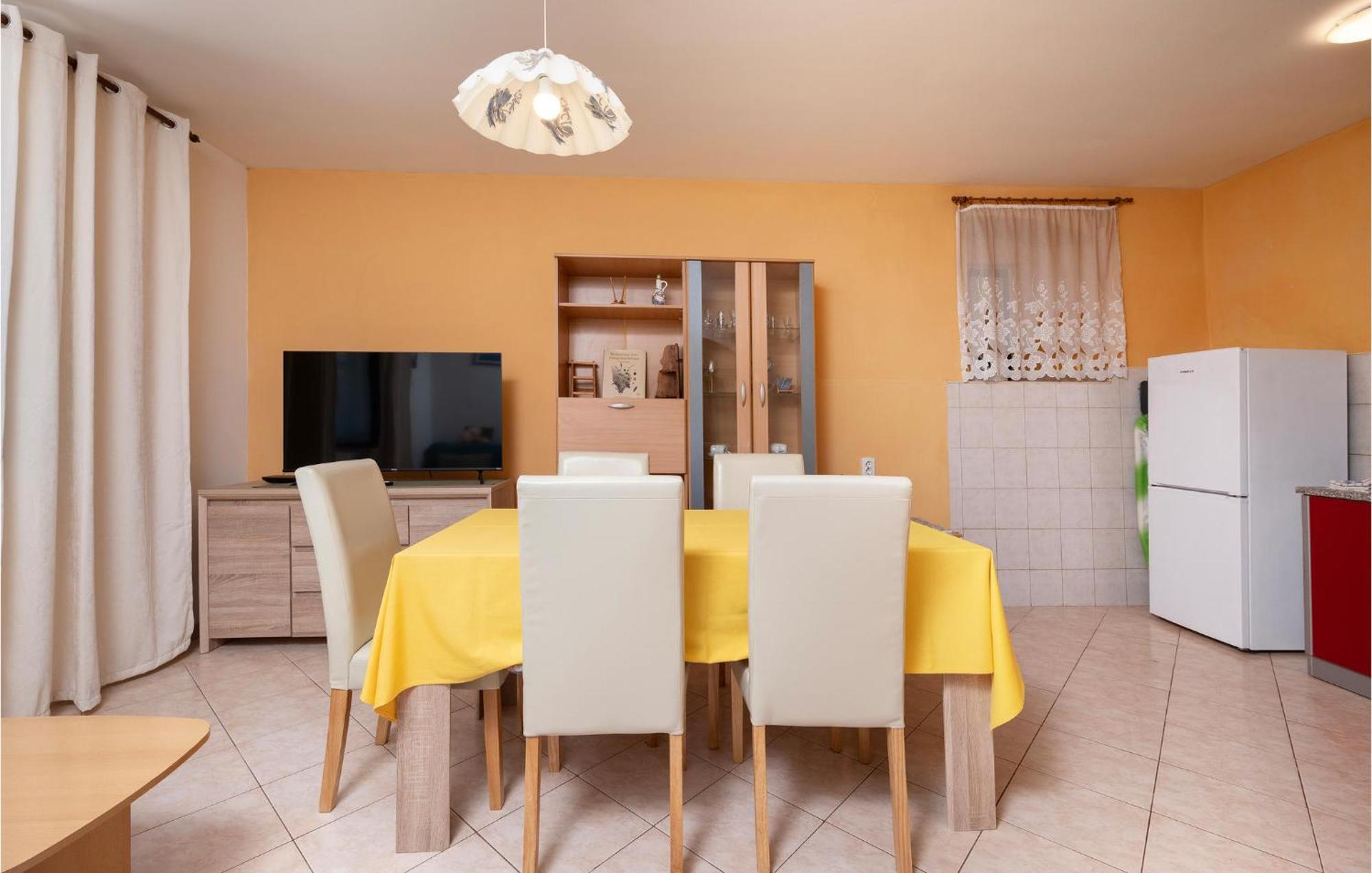 Cozy Apartment In Fazana With Kitchen Exterior foto