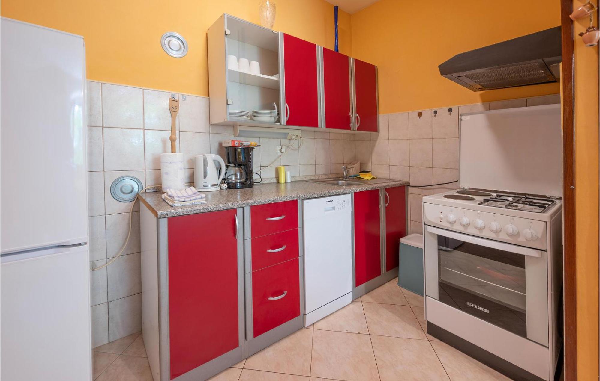 Cozy Apartment In Fazana With Kitchen Exterior foto
